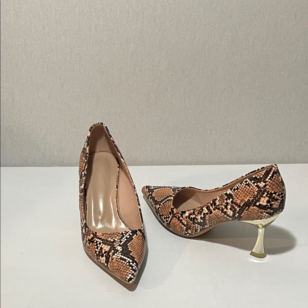 Snake-Print Pointed Toe Pumps in Brown. Ha no brand